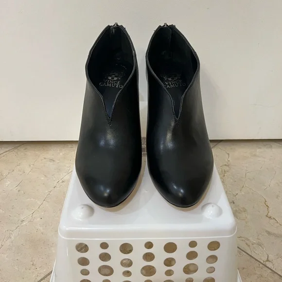 NWOT Vince Camuto Black Leather heel bootie - Picture 2 of 6